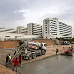  El hospital de Alicante se suma a la decena de centros que tienen sus UCI saturadas 