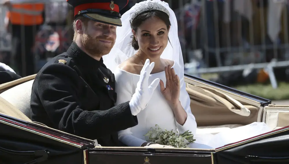 Meghan Markle y el príncipe Harry, ya convertidos en marido y mujer. (Aaron Chown/pool photo via AP, file)