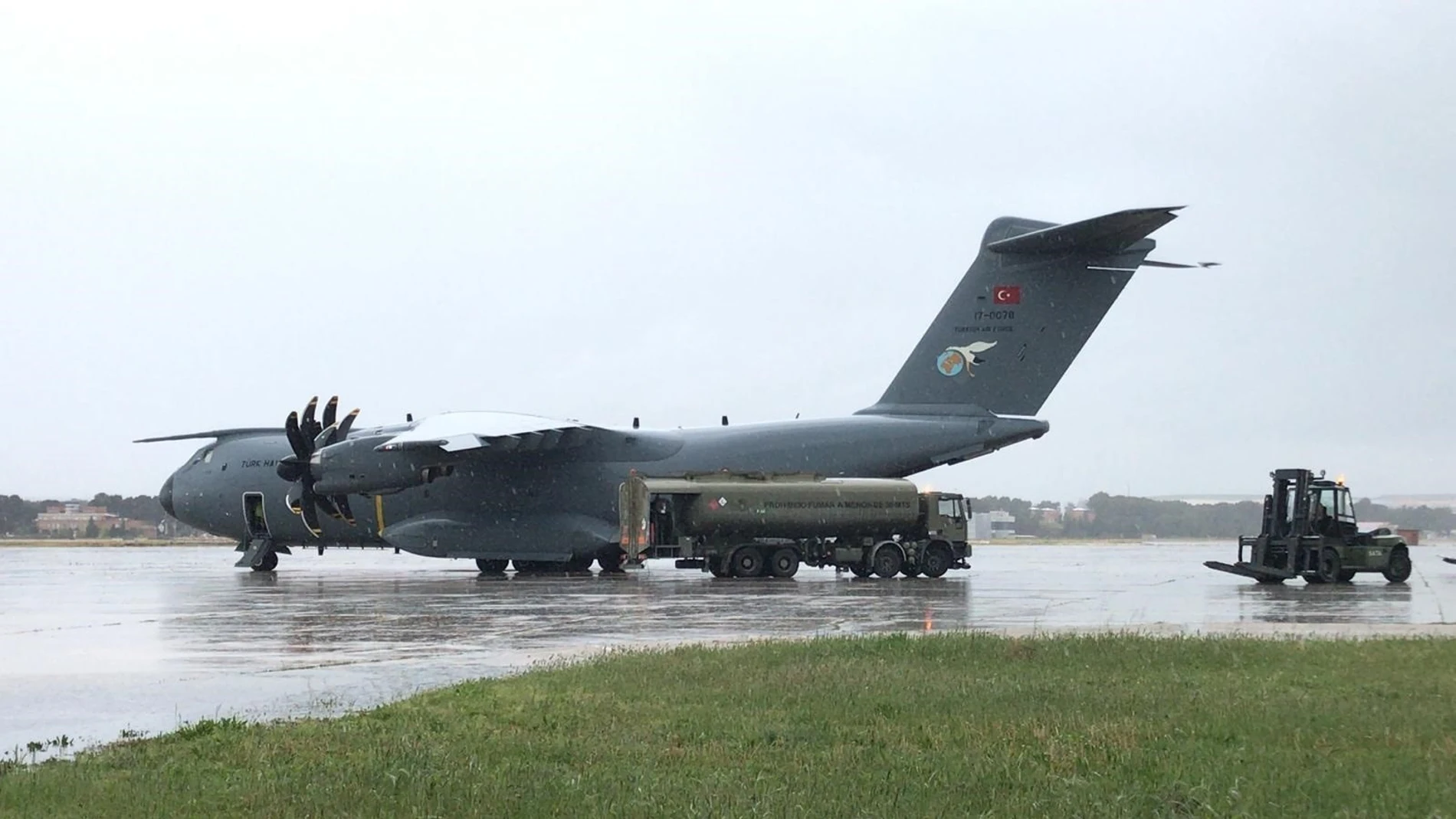 El avión del Ejército turco, hoy, en la base aérea de Torrejón de Ardoz
