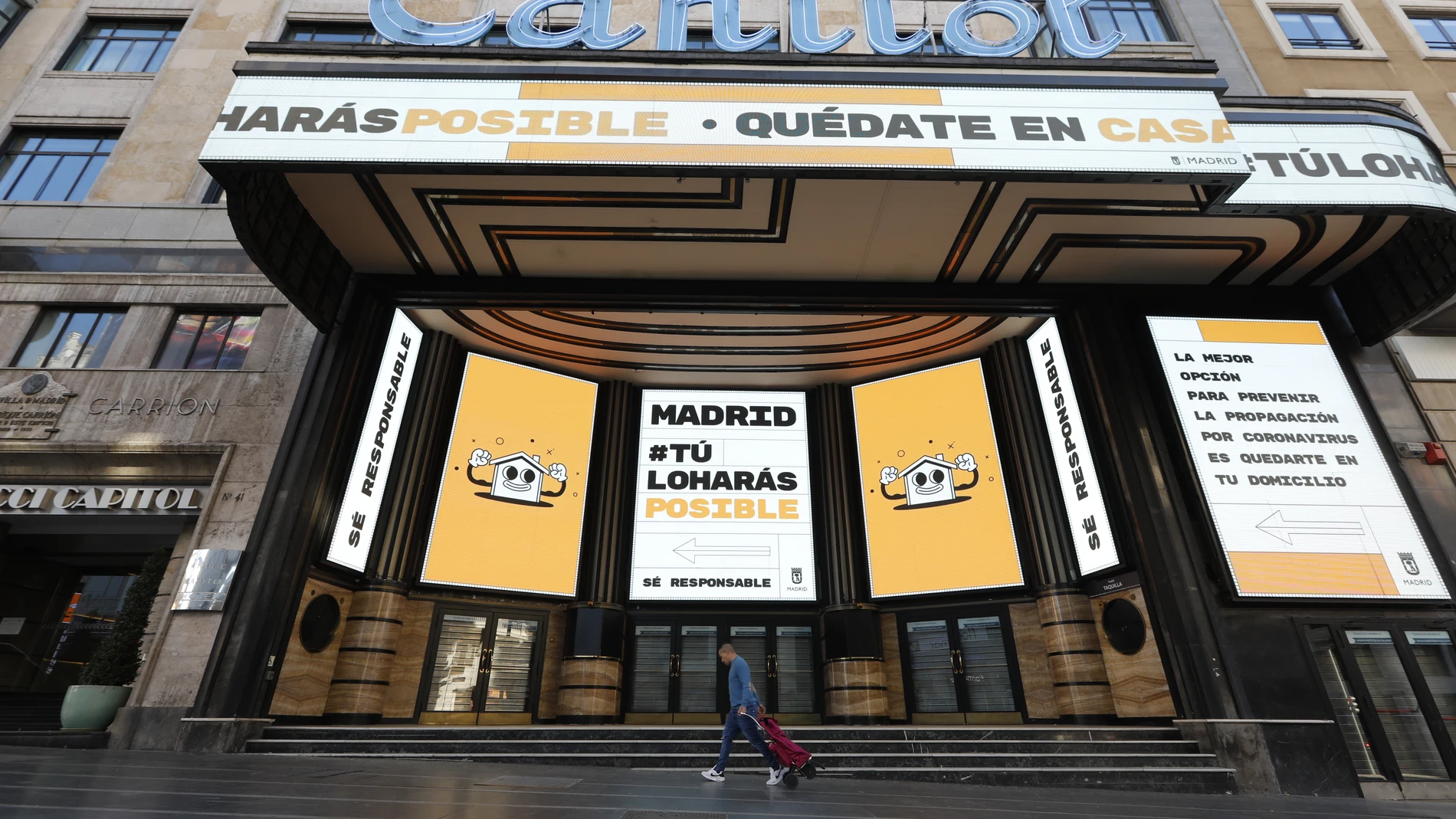 El cine Capitol de Madrid, en Gran Vía, permanece cerrado por la crisis del coronavirus