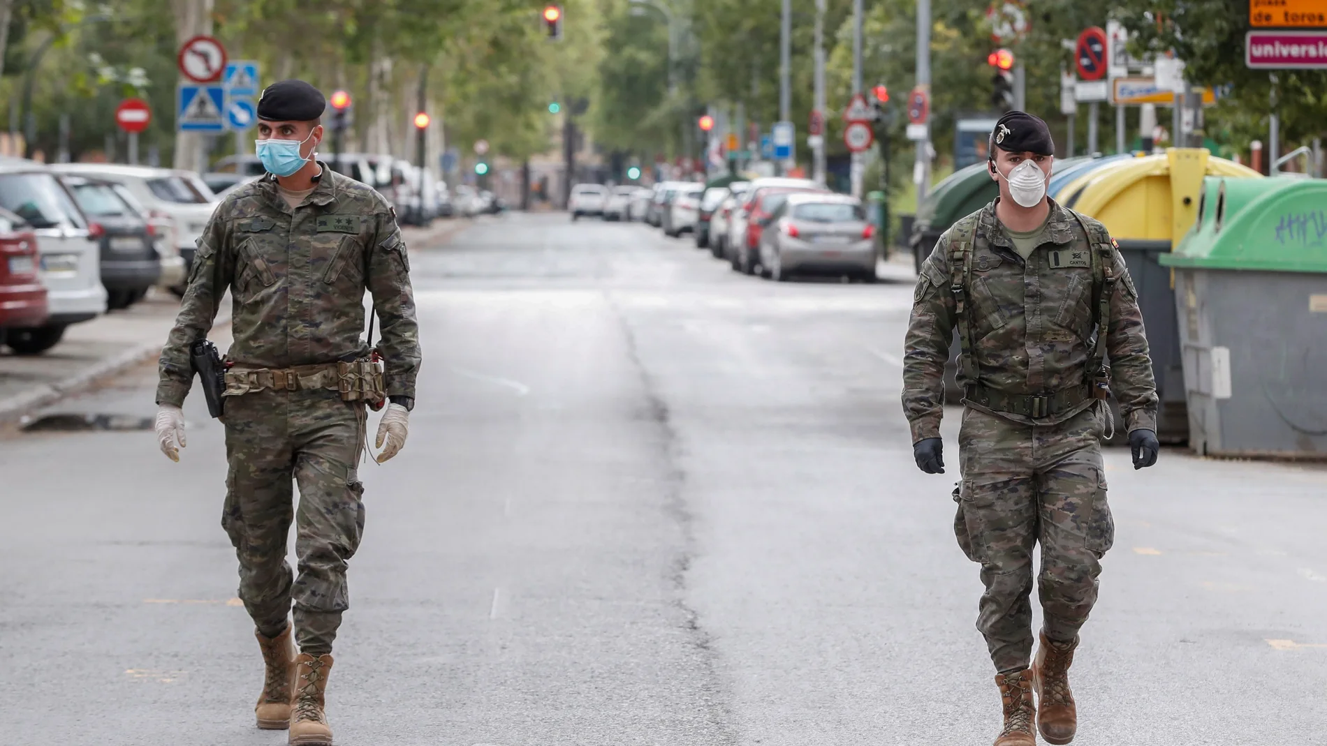 Patrulla callejera en Murcia durante el decimonoveno día de estado de alerta