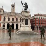 Tareas de vigilancia del Ejército en la Plaza Mayor de Valladolid