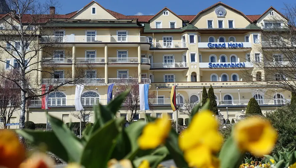 Garmisch-partenkirchen (Germany), 02/04/2020.- A general view shows the hotel Sonnenbichl in Garmisch-Partenkirchen, Germany, 02 April 2020. In the ongoing pandemic of the COVID-19 disease caused by the SARS-CoV-2 coronavirus, Thailands king Maha Vajiralongkorn is supposedly staying quarantined with his entourage in the luxury hotel belonging to him. As local media report, the monarch has long since shown a strong affection for Bavaria. (Alemania, Tailandia) EFE/EPA/PHILIPP GUELLAND