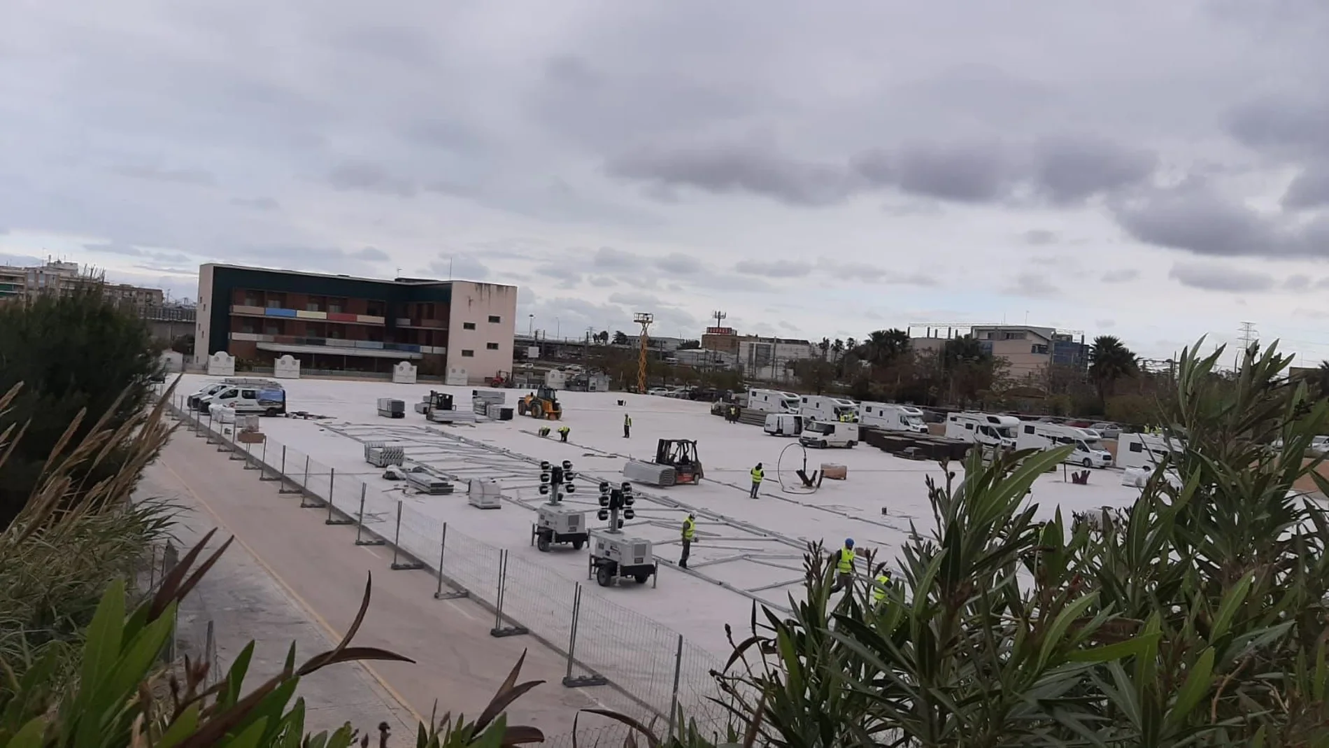 Imagen de los trabajos de construcción del hospital de campaña que se levantó junto a la Fe de Valencia