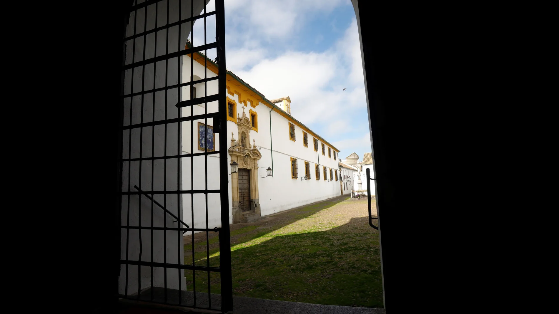 Viernes de silencio y soledad en Capuchinos