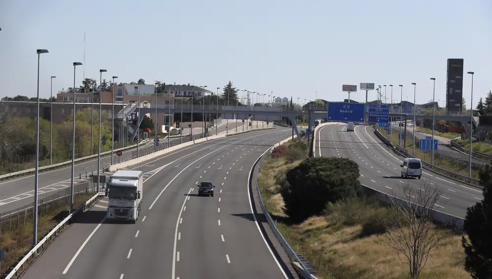 GRAF5281. MADRID (ESPAÑA), 03/04/2020.- Autopista A-6 en su salida de Madrid. EFE/Kiko Huesca . EFE/Kiko Huesca
