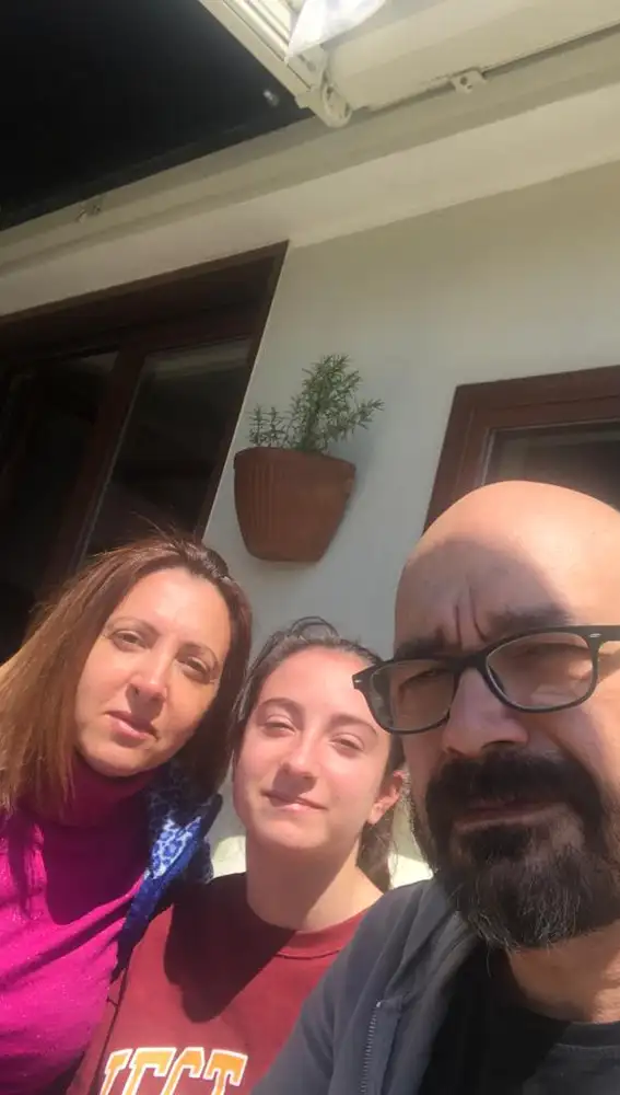 Mimí Caravano, Nunzia y Gea, en la terraza de su casa de Cassino