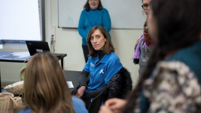 Voluntarios de "La Caixa" que imparten talleres de educación financiera
