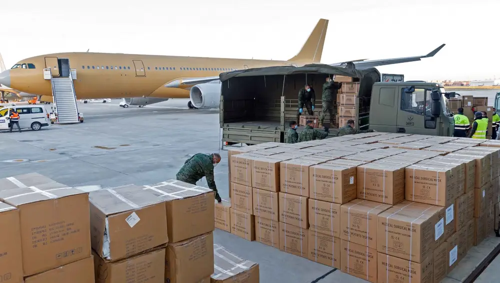 Descarga de mascarillas en la base aérea de Getafe de un avión MRTT de Airbus procedente de China