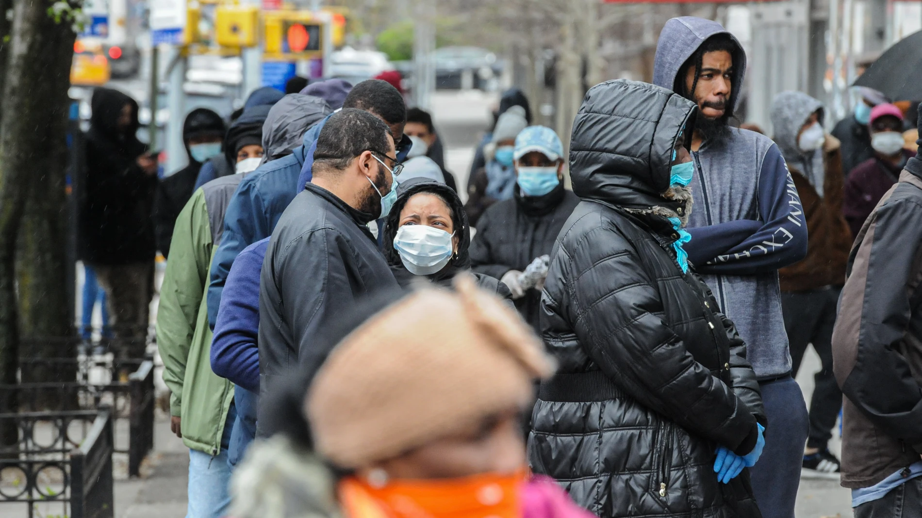 Las autoridades locales urgen a la población que lleven máscaras si salen a la calle