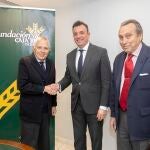 Directivos del Banco de Alimentos Medina Azahara agradecían el año pasado a la Fundación Caja Rural del Sur el apoyo recibido