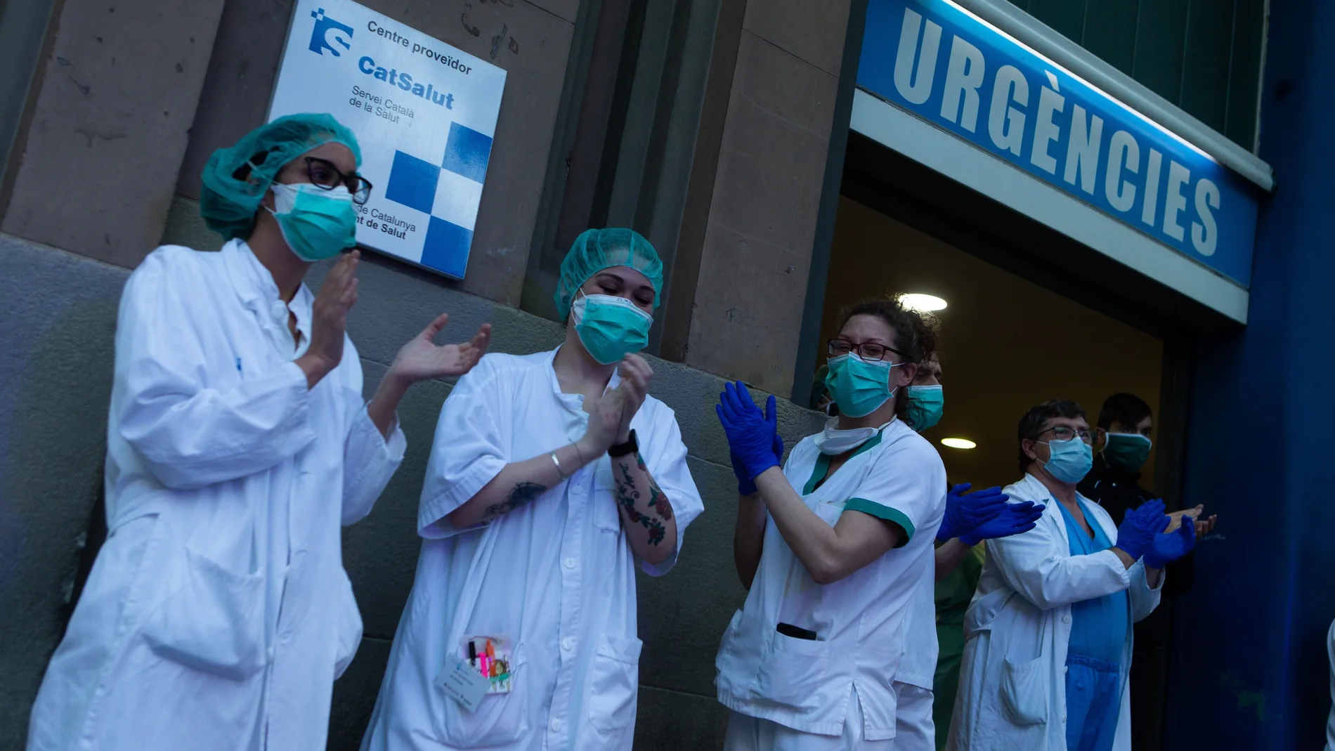 Trabajadores y personal sanitario del Hospital Dos de Maig de Barcelona