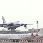 Un avión aterriza en el aeropuerto de Manises