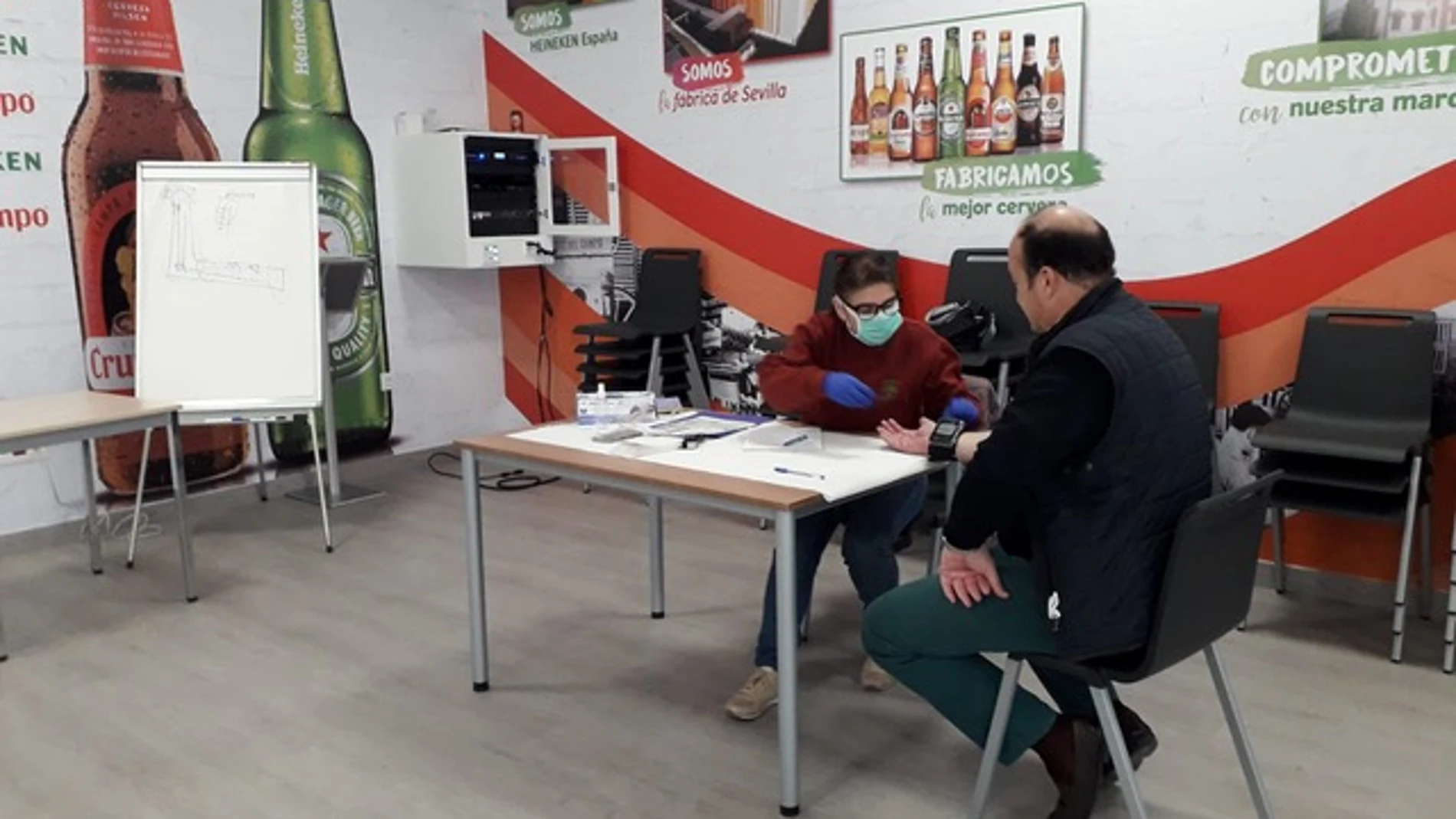 Punto de donación de sangre ubicado en las instalaciones de Heineken España en Sevilla