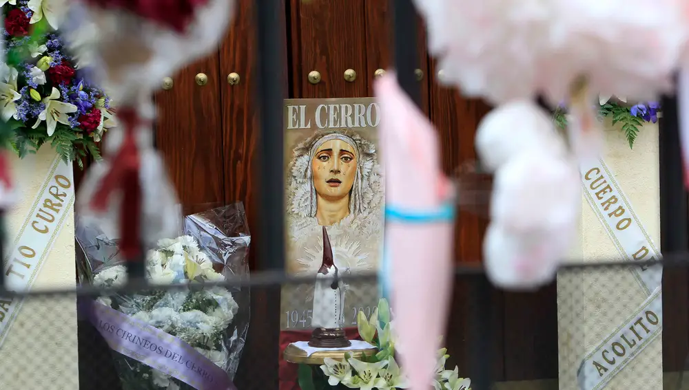 Martes Santo en el barrio sevillano del Cerro del Aguila