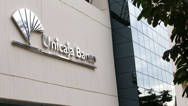 Fachada de la sede principal de Unicaja Banco, en Málaga