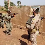 Un militar español durante un entrenamiento en Mali