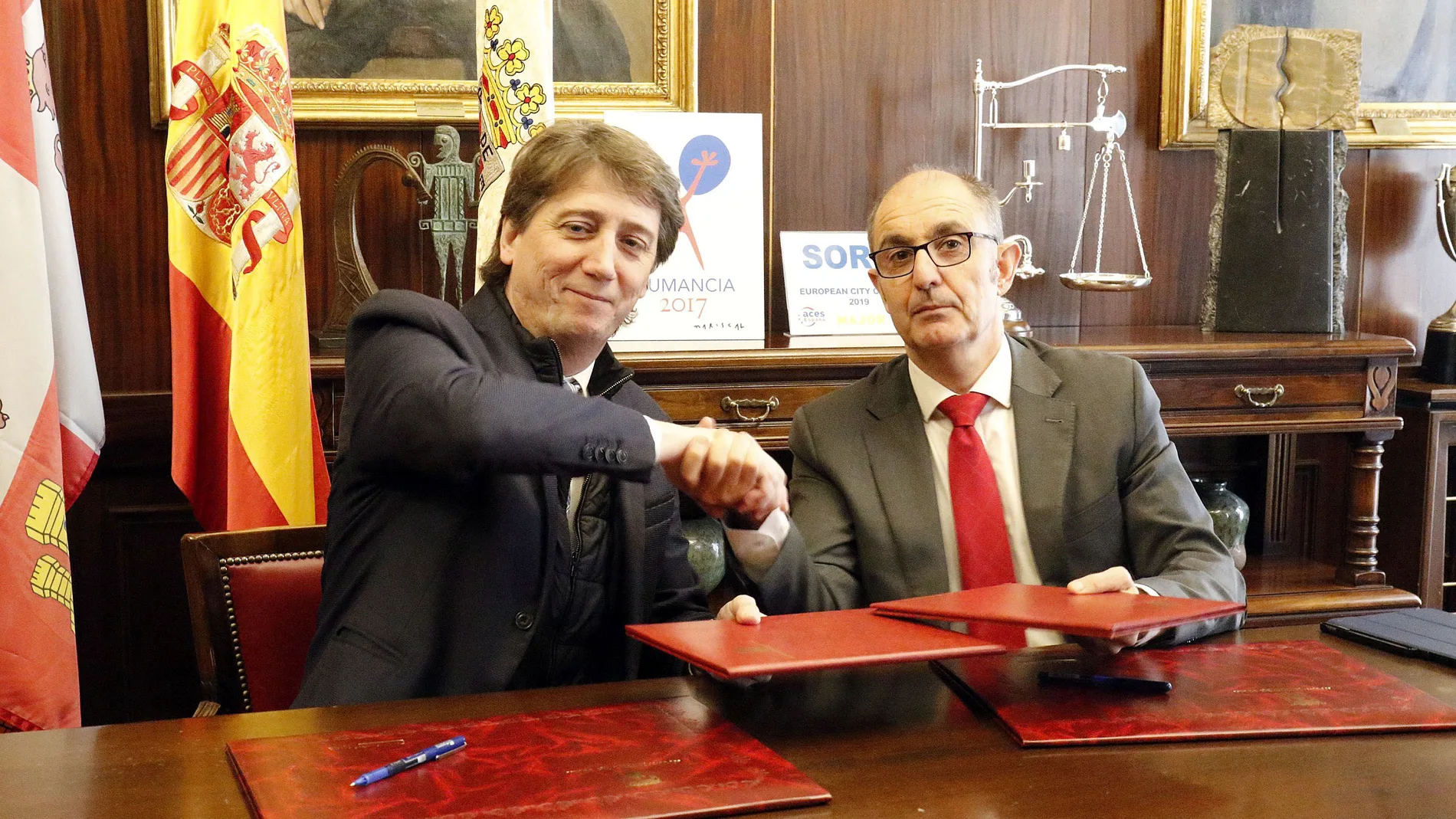 El alcalde de Soria, Carlos Martínez, y el director general de Iberaval, Pedro Pisonero, en una imagen de archivo