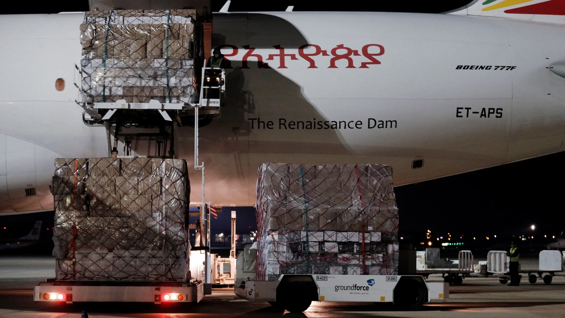 Aterriza en Valencia el quinto avión de la Generalitat con material sanitario