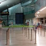 Imagen del aeropuerto de Manises (Valencia) completamente vacío el pasado viernes