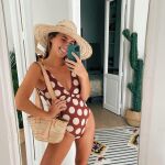 5 looks para pasar la Semana Santa en casa en bañador.