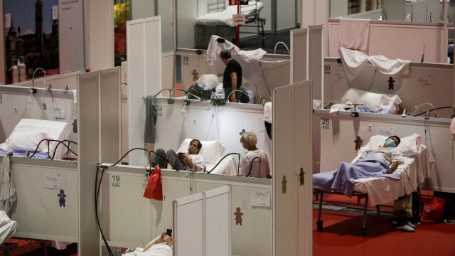 Pacientes en el interior del hospital de campaña montado en IFEMA