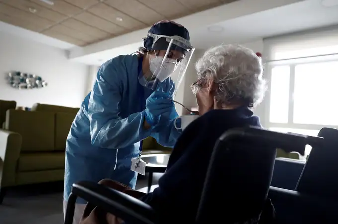 Casi 5.000 mayores han fallecido con síntomas de coronavirus desde el 8 de marzo en residencias de Madrid