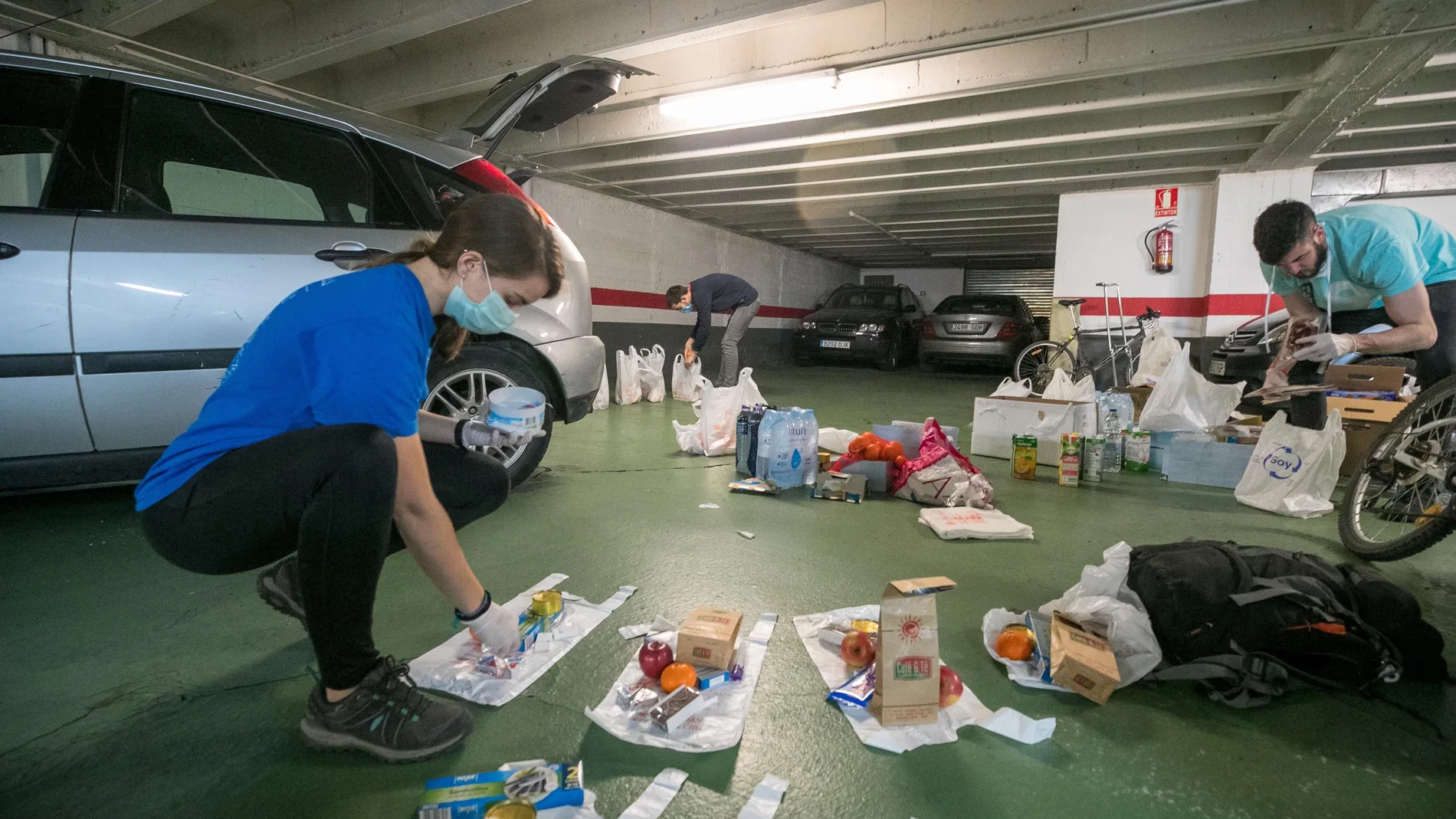 Bocatas solidarios alimentan y acompañan a quienes aún viven en la calle