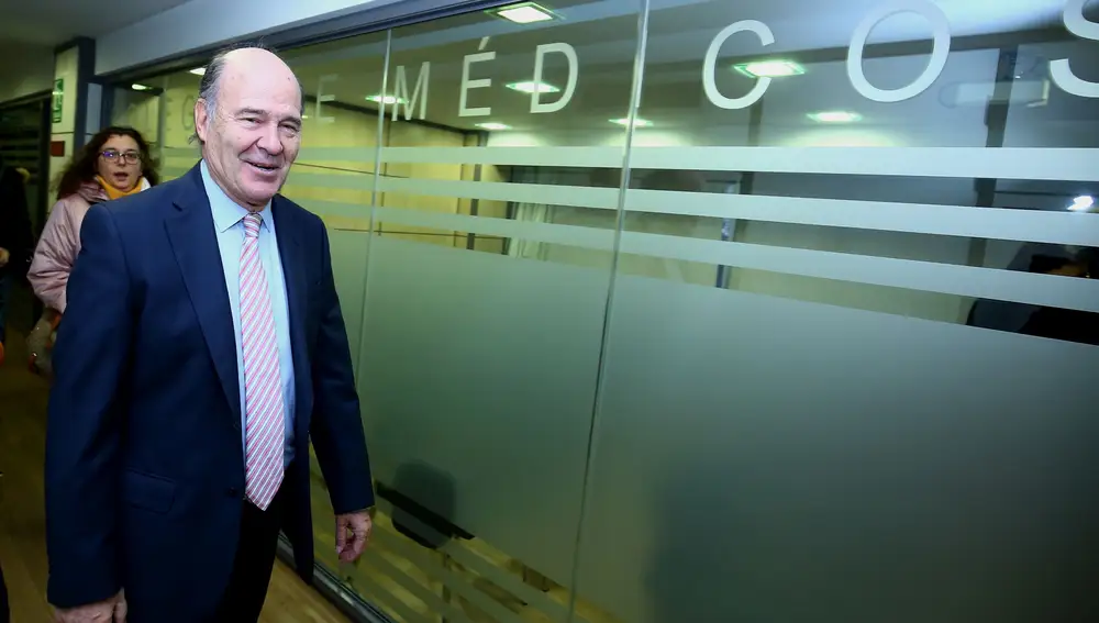 El presidente del Consejo de Colegios Oficiales de Médicos de Castilla y León, José Luis Díaz Villarig