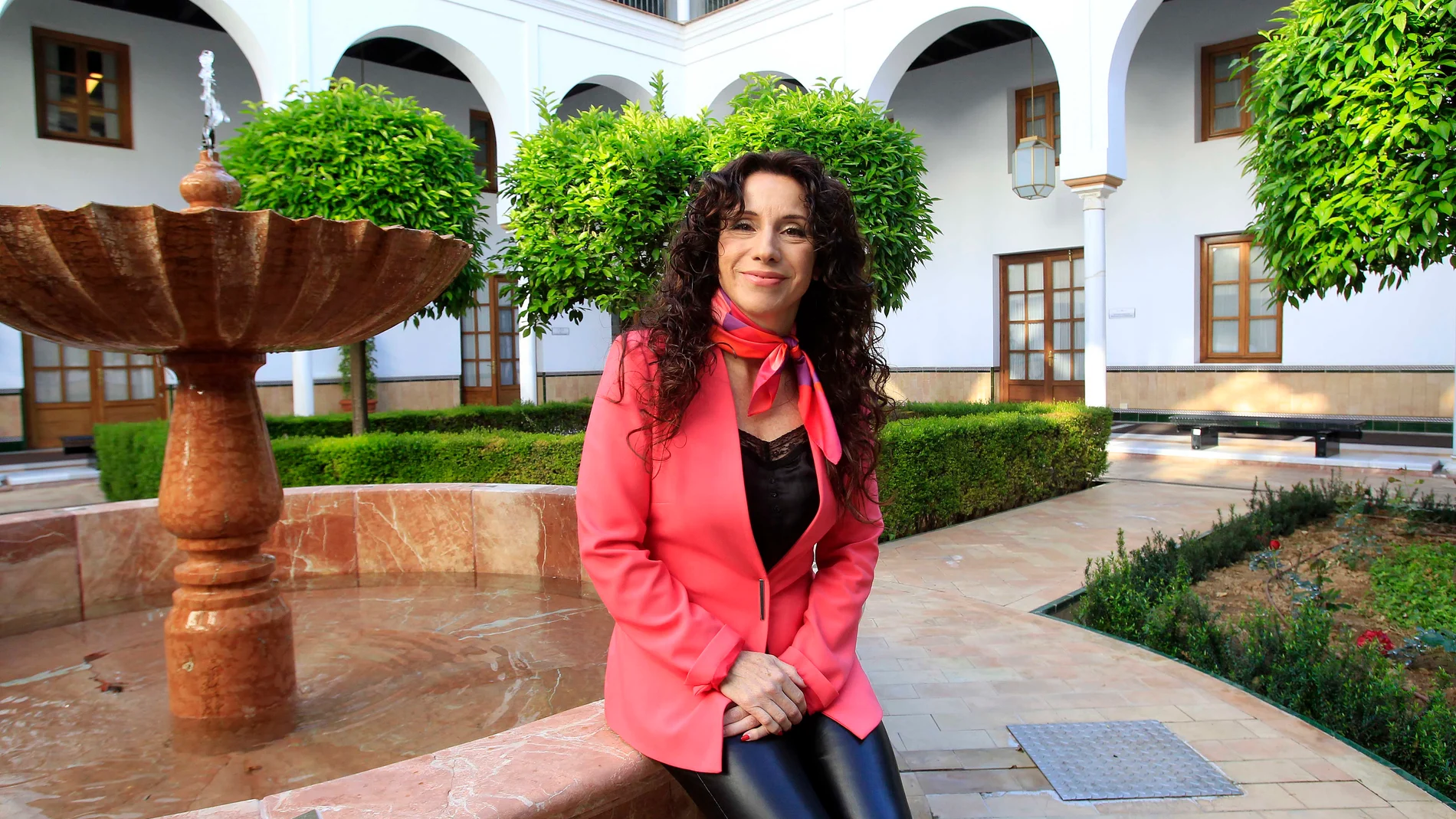 La consejera andaluza Rocío Ruiz, en uno de los patios del Parlamento, en una imagen de archivo