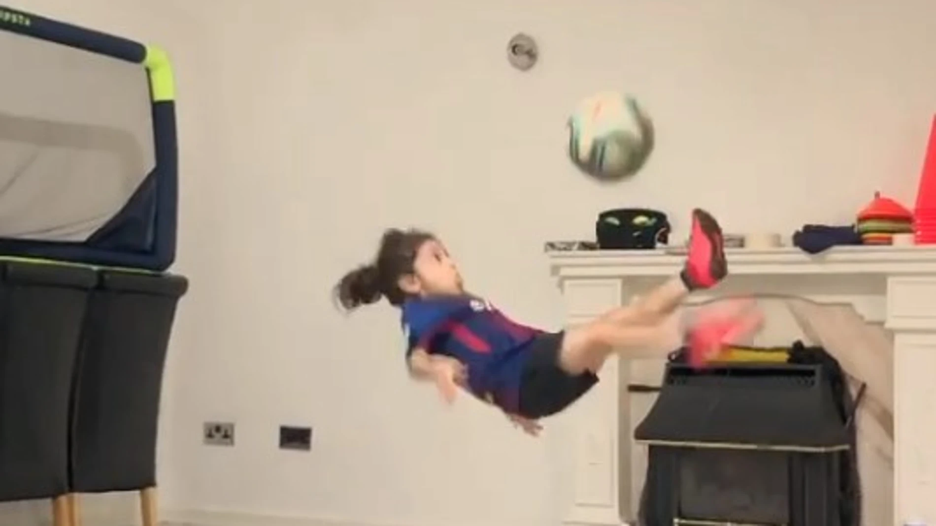 Harata Hosseini, el niño que imita a Messi / Instagram