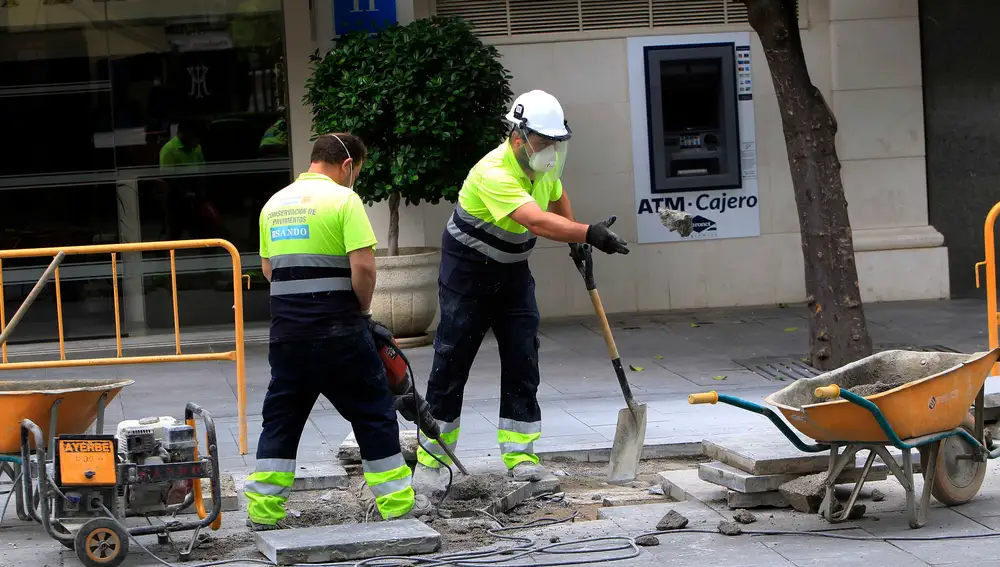 Obreros de la construcción vuelven al tajo