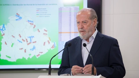 El presidente de la Diputación de Sevilla, Fernando Rodríguez Villalobos, en una imagen de archivo durante una rueda de prensa