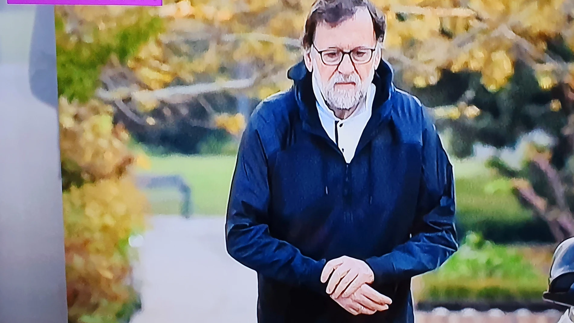Exclusiva de La Sexta que muestra a Mariano Rajoy en la calle haciendo deporte, saltándose el confinamiento.