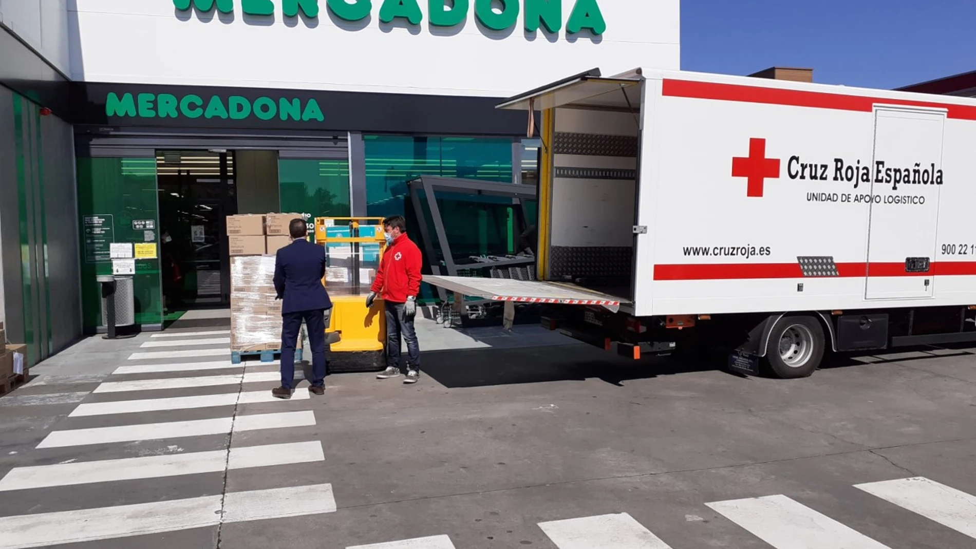 Mercadona dona a Cruz Roja productos de primera necesidad