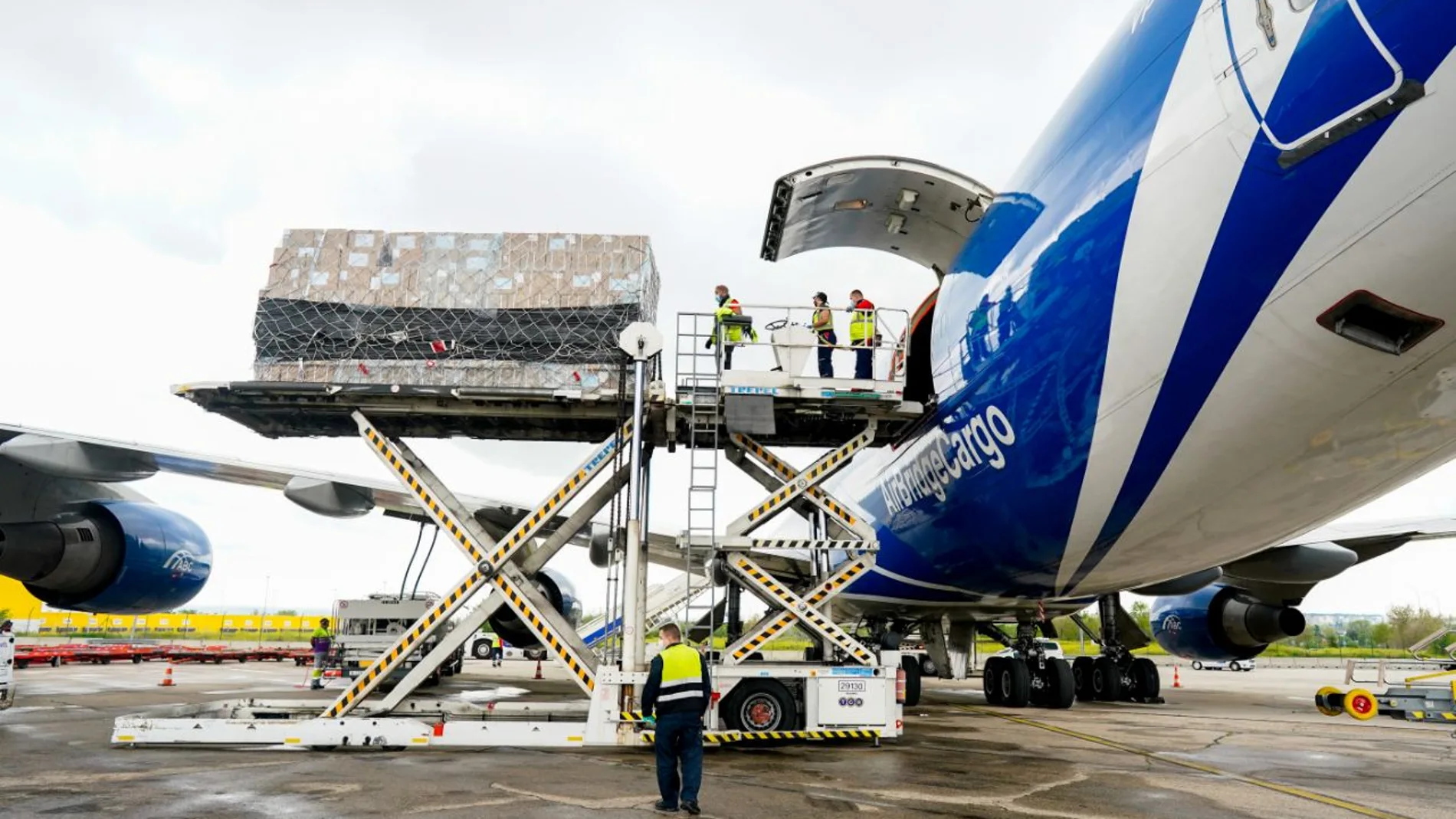 Un nuevo Boeing 747 Jumbo procedente de China, con un cargamento de 79 toneladas de material sanitario