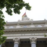 Fachada del edificio de la Bolsa de Madrid