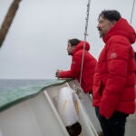 Javier y Carlos Bardem a bordo del barco ecológico de Greenpeace