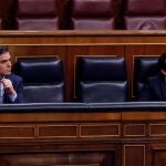 El presidente del Gobienro, Pedro Sánchez (i), y el vicepresidente segundo, Pablo Iglesias