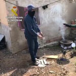 La Guardia Civil sorprende a un vecino de Torre Pacheco haciendo una barbacoa en la calle