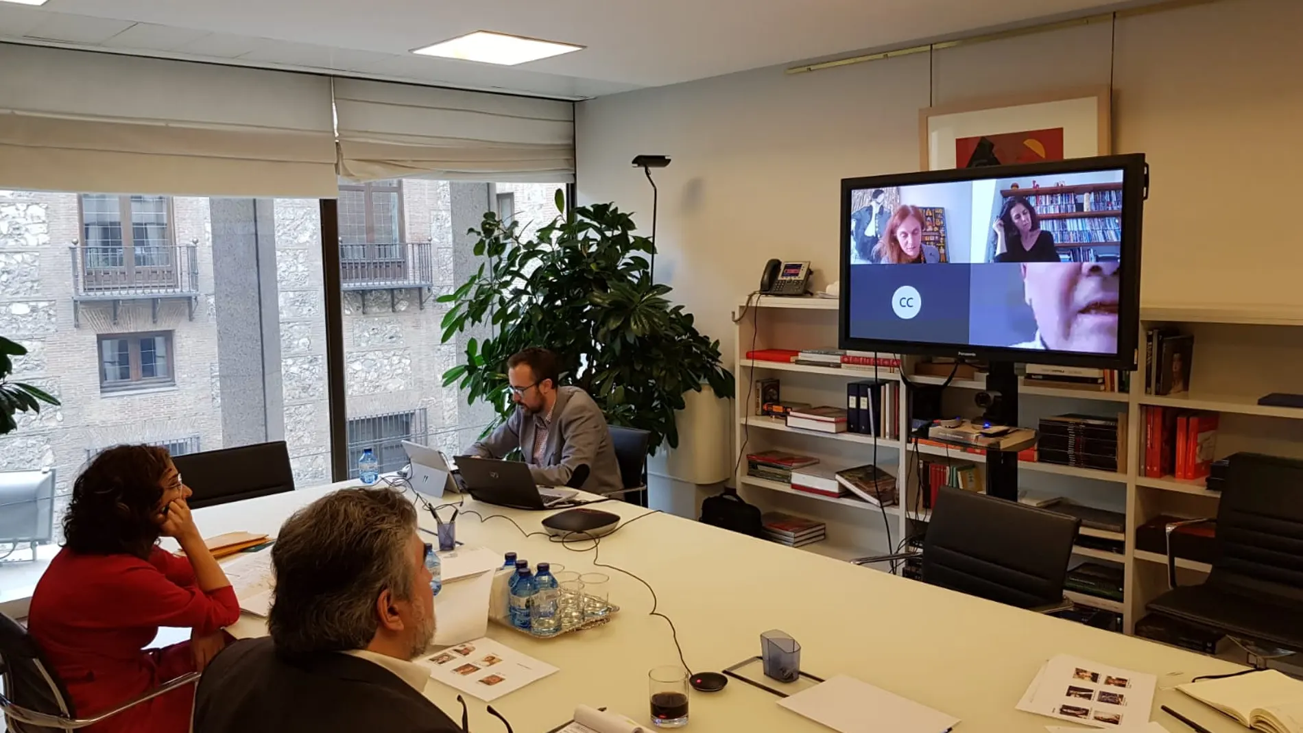 Imagen de la reunión de esta tarde entre los titulares de Hacienda y Cultura con los diferntes sectores de la cultura