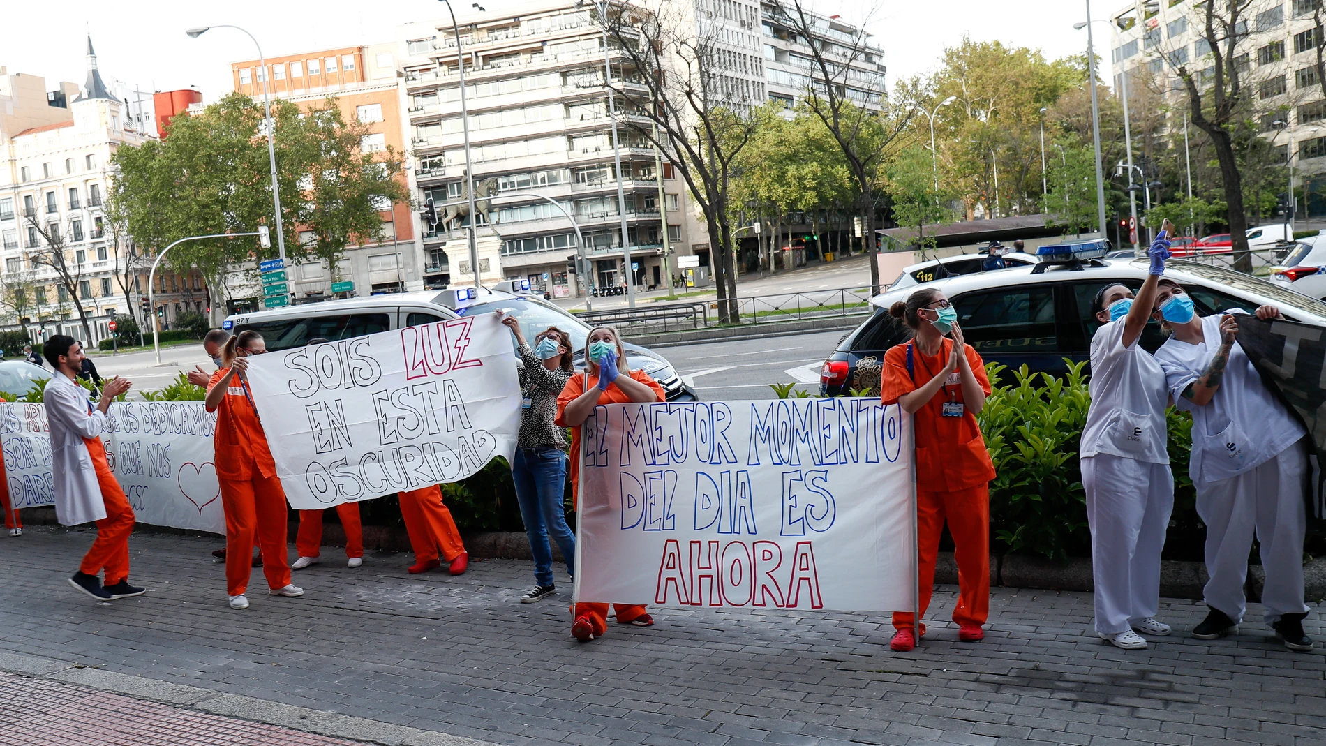 HOMENAJE A LOS SANITARIOS EN EL HOTEL MIGUEL ÁNGEL DE MADRID TRANSFORMADO EN HOSPITAL