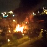 El incendio provocó una gran nube de humo negro y varias explosiones