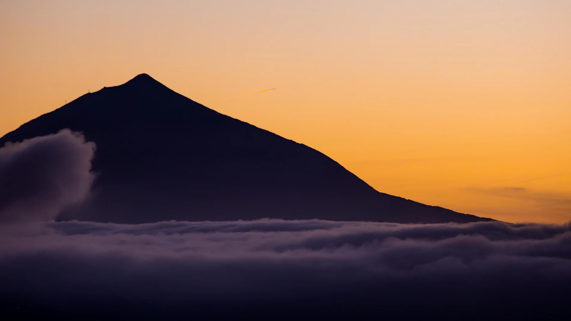 Imagen del Teide al anochecer