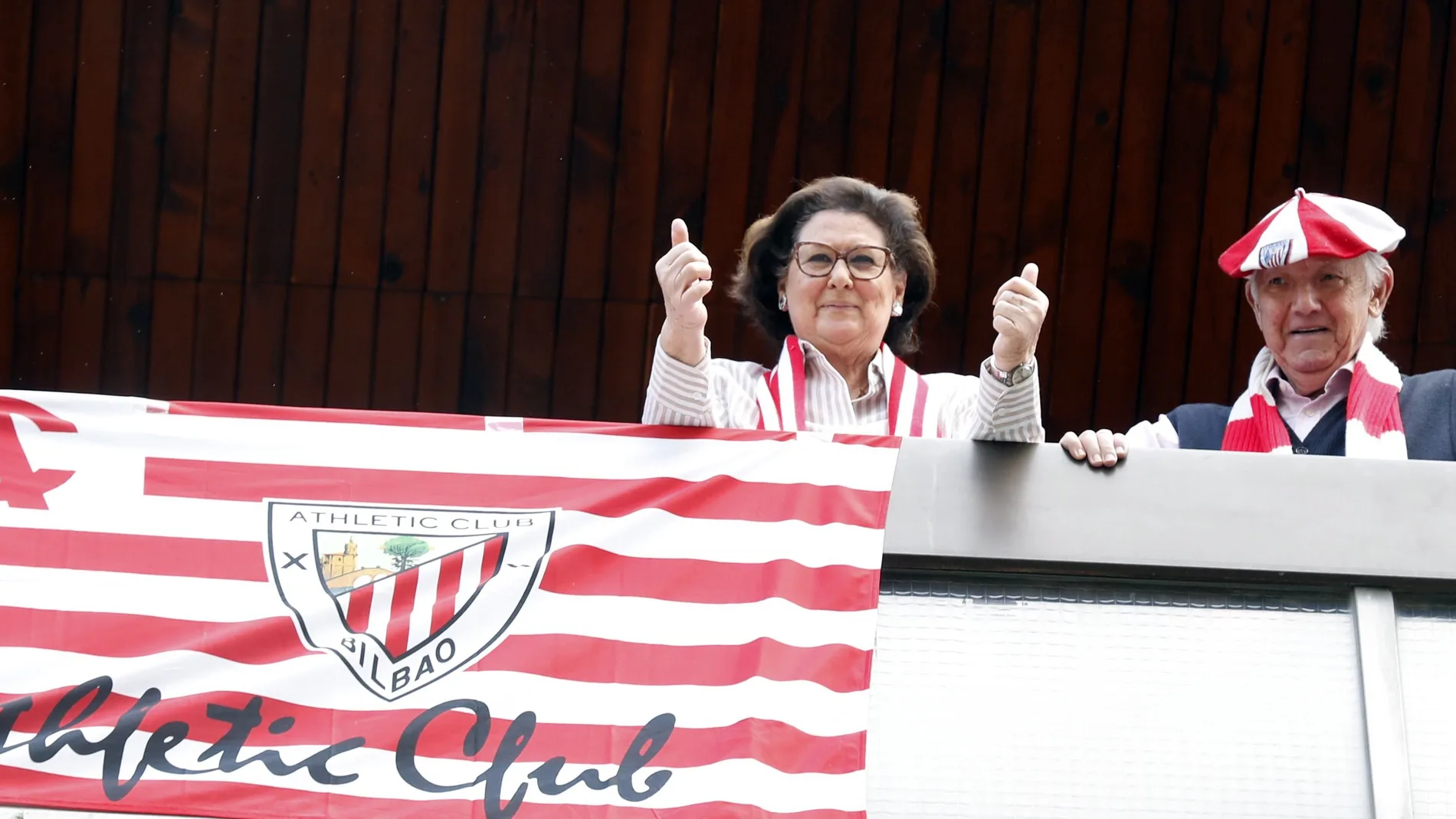 La final de Copa aplazada Athletic-Real se 'juega' en los balcones