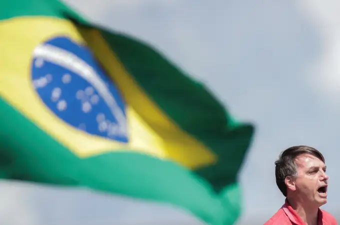 Bolsonaro alienta un golpe militar y llama a saltarse la cuarentena