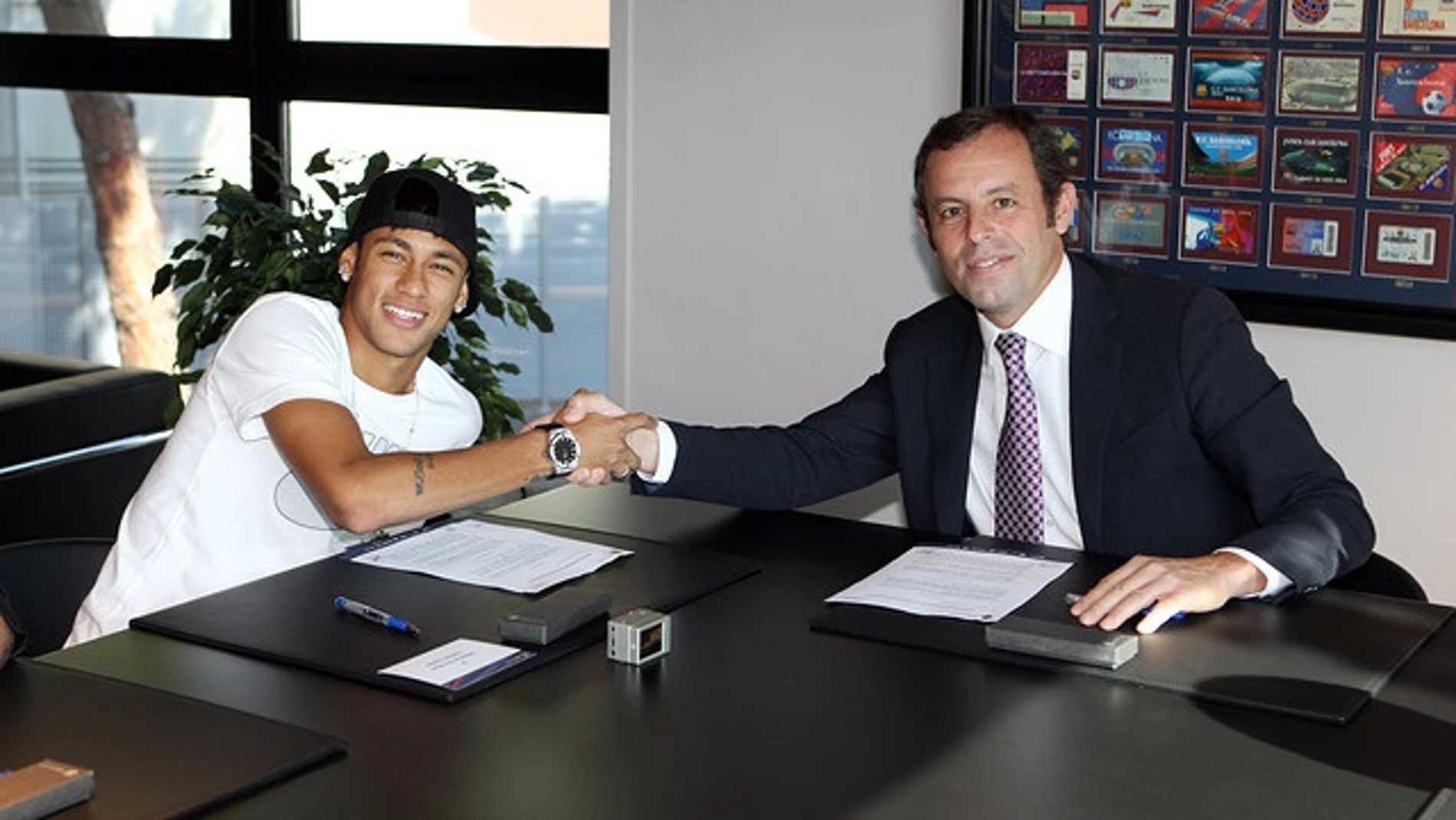 Fútbol.- Rosell: "Volvería a fichar a Neymar con un contrato variable a resultados deportivos y de comportamiento"