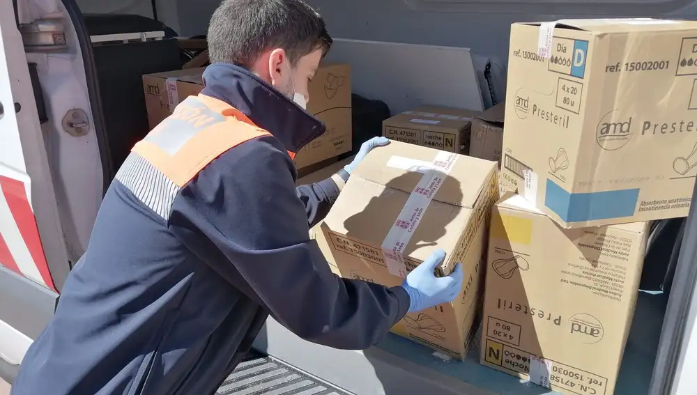 Javier Cánovas, durante una de sus jornadas de trabajo durante esta pandemia como voluntario en Protección Civil de Laguna de Duero