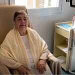 Rogelia ha estado 17 días hospitalizada por el coronavirus y los ejercicios a pie de cama de la doctora González le han ayudado a recuperar la movilidad y mejorar la respiración