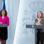 La ministra de Hacienda y portavoz del Gobierno, María Jesús Montero y la vicepresidenta tercera y ministra de Asuntos Económicos y Transformación Digital, Nadia Calviño